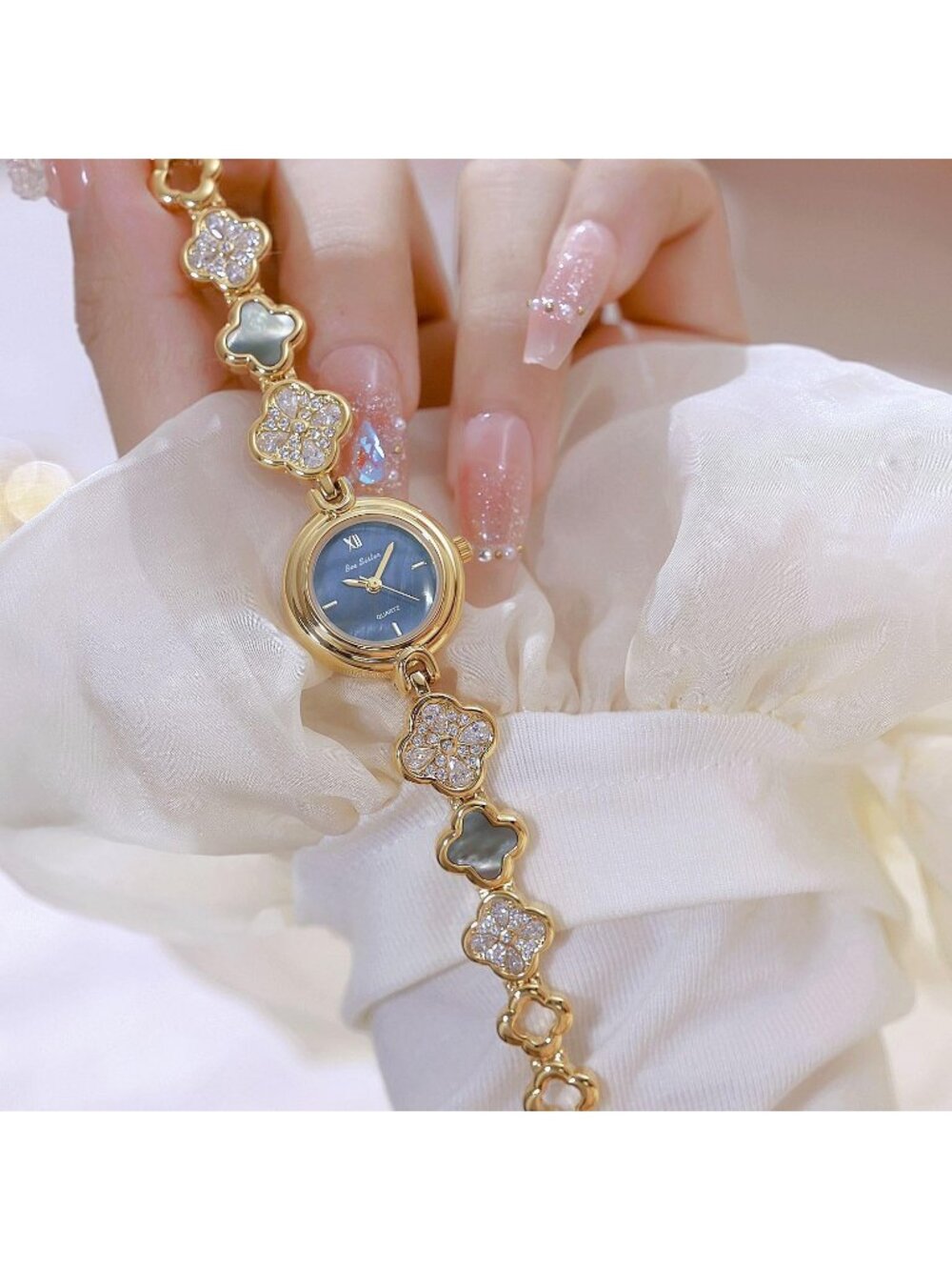 Women's Gold Blue Analog Quartz Vintage Hollow Four Leaf Chain Bracelet Watch - Picture 4 of 6